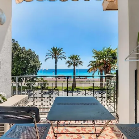 Charming With Balcony & Sea View شقة *