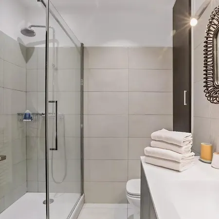Charming With Balcony & Sea View شقة نيس